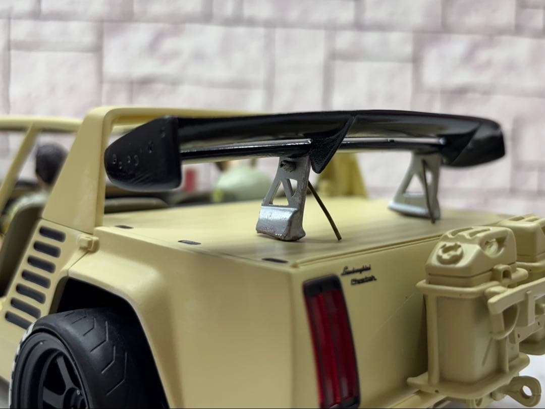 1/18ミニカー ランボルギーニ チーター　カスタム　フィギュア2体付き