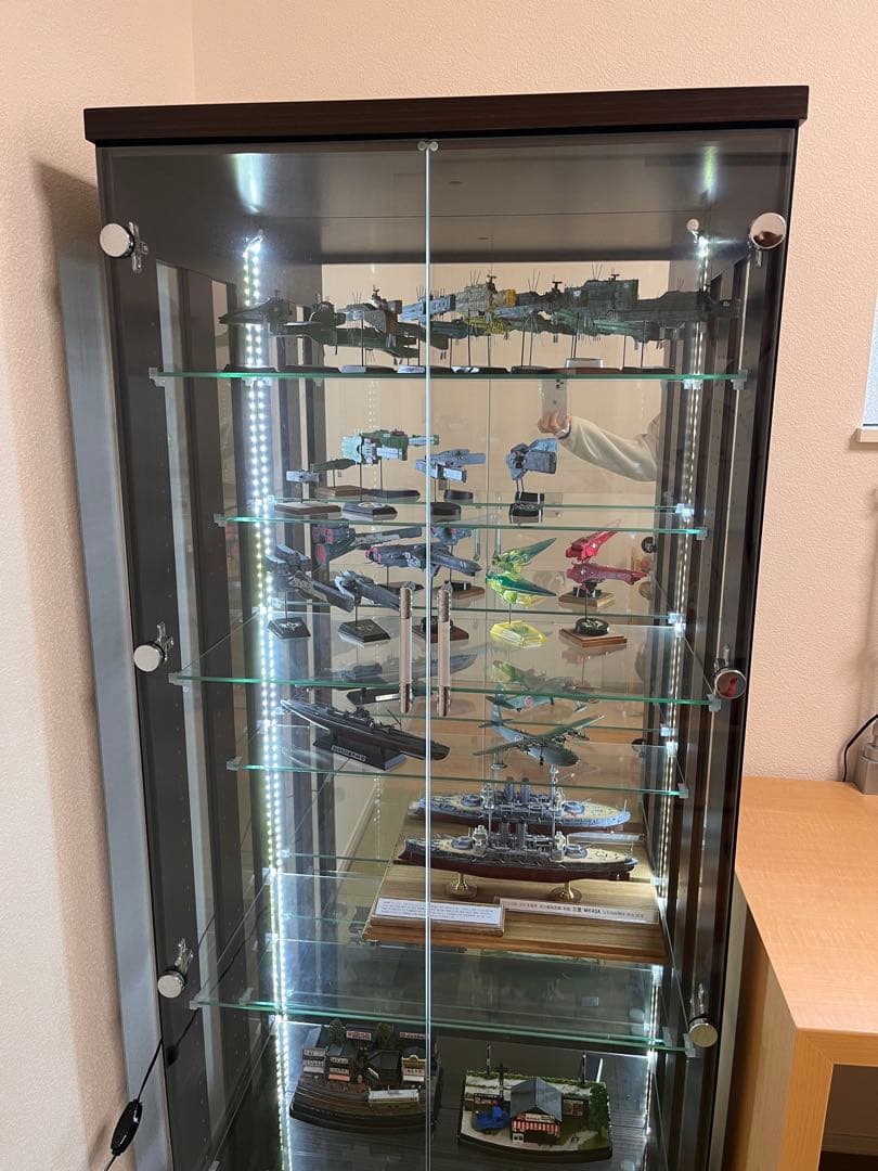 【美品】大川家具　LEDライト付きコレクションボード　ガラスショーケース