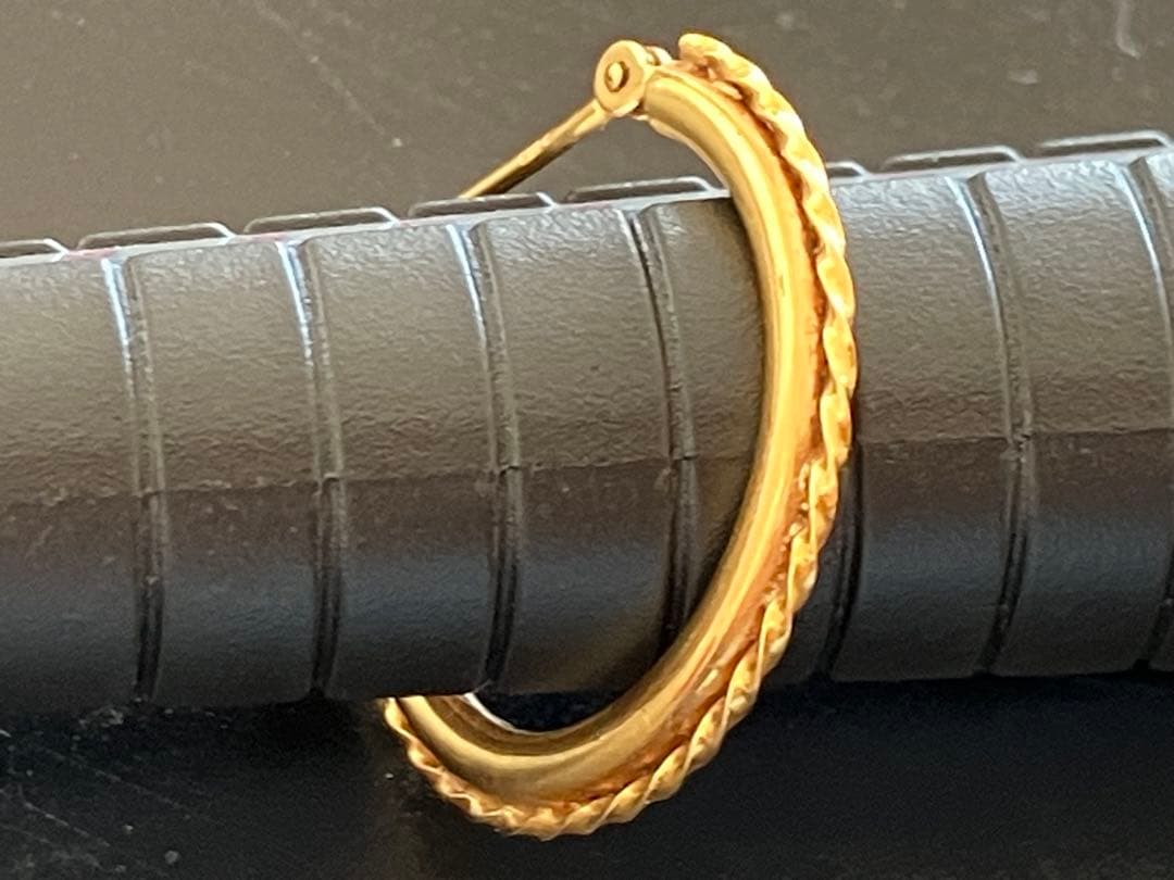 ツイストデザイン【K18】フープピアス