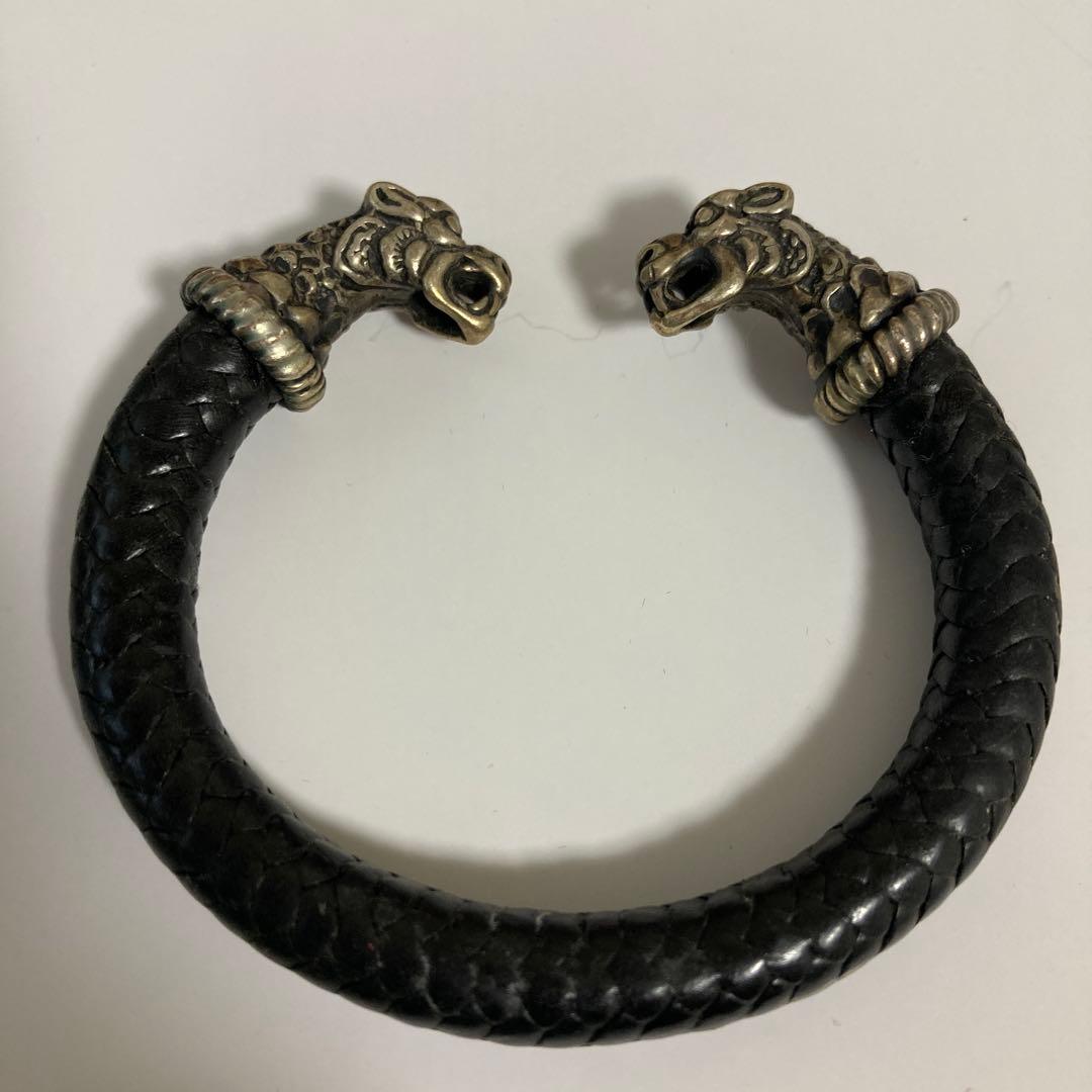 ケルティックタイガーブラックレザー×シルバーバングル