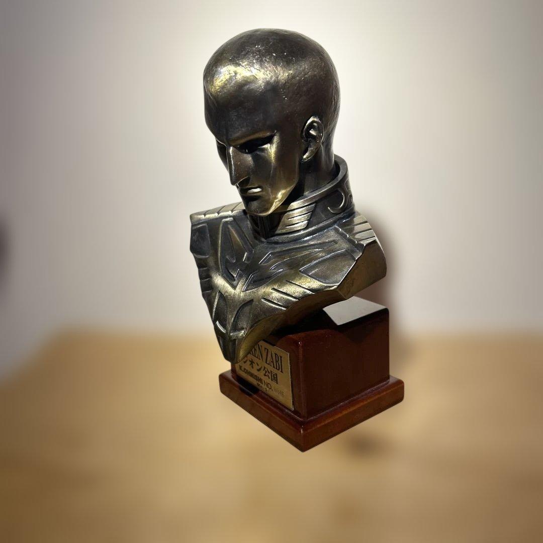 ギレン・ザビ バストアップ像