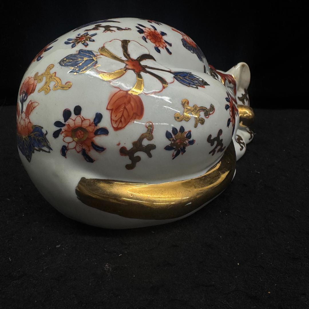 古伊万里 染錦 眠り猫 金彩色絵 猫 置物 招き猫 縁起物 24cm