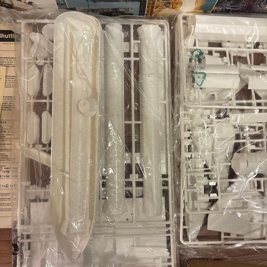 【未組立セット】スペースシャトル　打ち上げ発射台　アルマゲドン　プラモデル