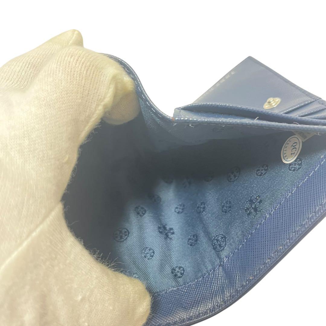 新品　ToryBurch 三つ折り財布パンチングレザー 花柄カットワーク