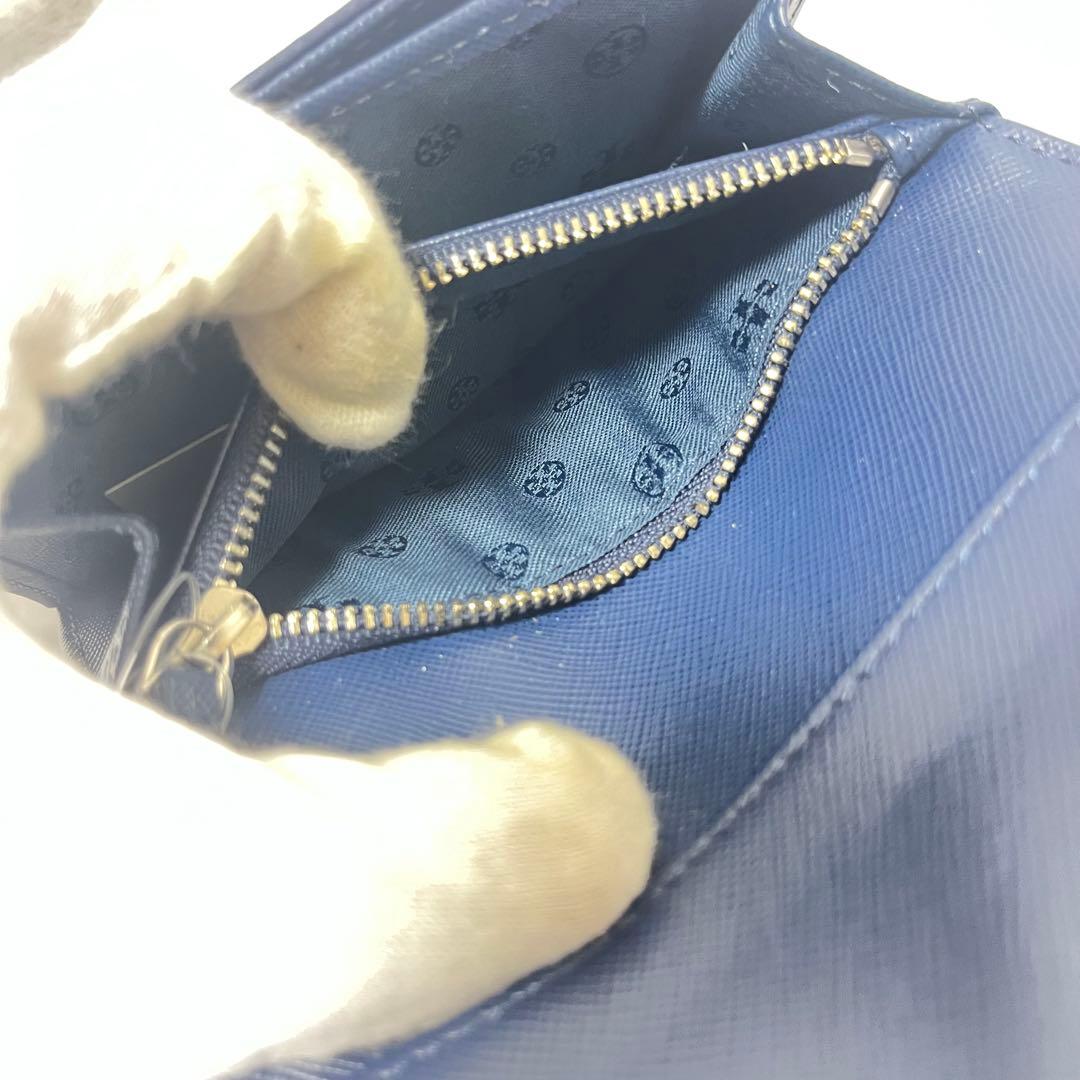 新品　ToryBurch 三つ折り財布パンチングレザー 花柄カットワーク