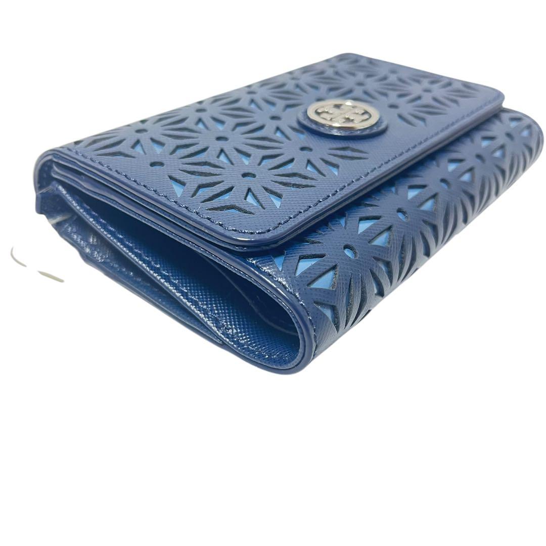 新品　ToryBurch 三つ折り財布パンチングレザー 花柄カットワーク