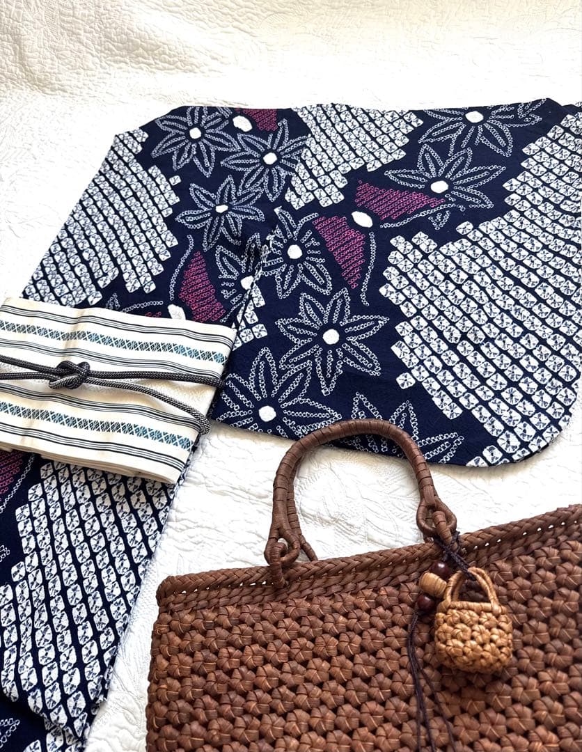 16時まで◆粋な大人の浴衣 ◆ 有松絞り 舞蝶文 仕立の大変上質な逸品 晩夏