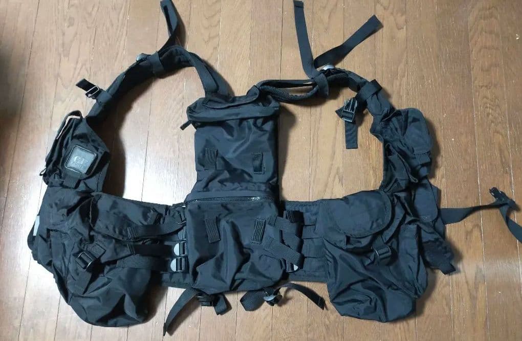 CP COMPANY タクティカルベスト 多機能　多目的　ミリタリー　アウトドア
