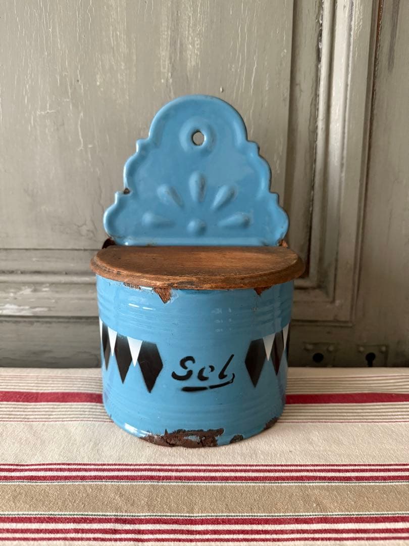 フランスアンティーク　ブルーのホーローのSEL缶