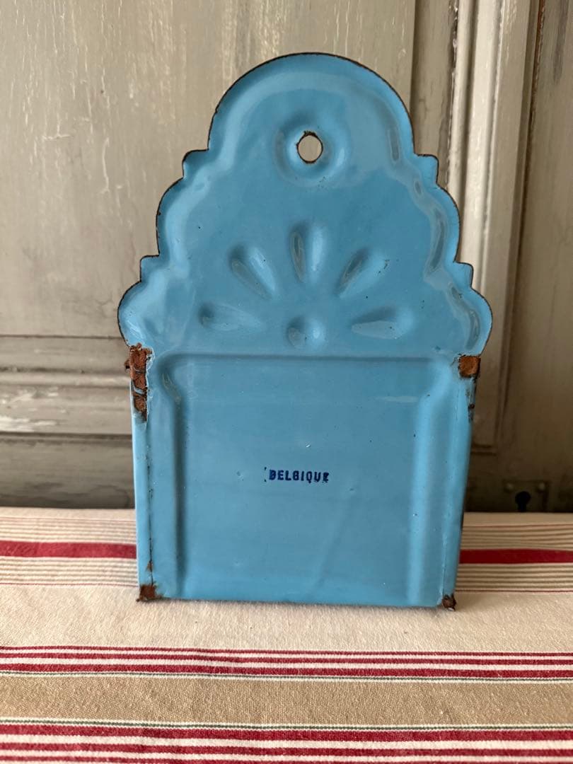 フランスアンティーク　ブルーのホーローのSEL缶