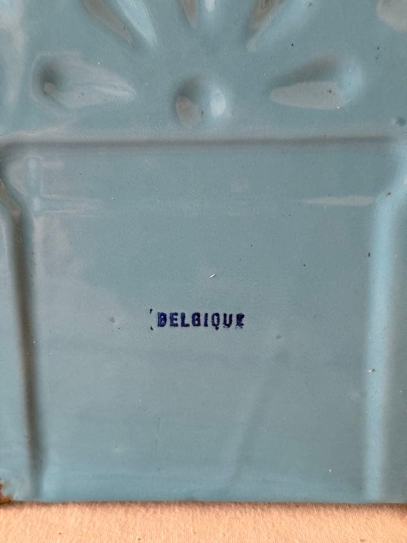 フランスアンティーク　ブルーのホーローのSEL缶