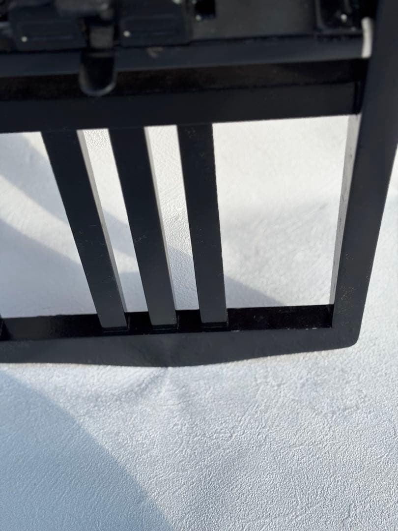 背もたれ付ピアノ椅子　足部フェルト付き　座面新品比較的きれい