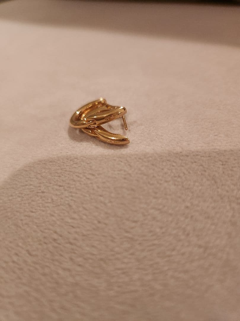 ete エテ チャンキーハグピアス ゴールド両耳シンプルゴールドピアス