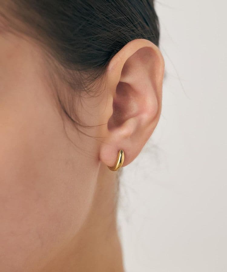 ete エテ チャンキーハグピアス ゴールド両耳シンプルゴールドピアス