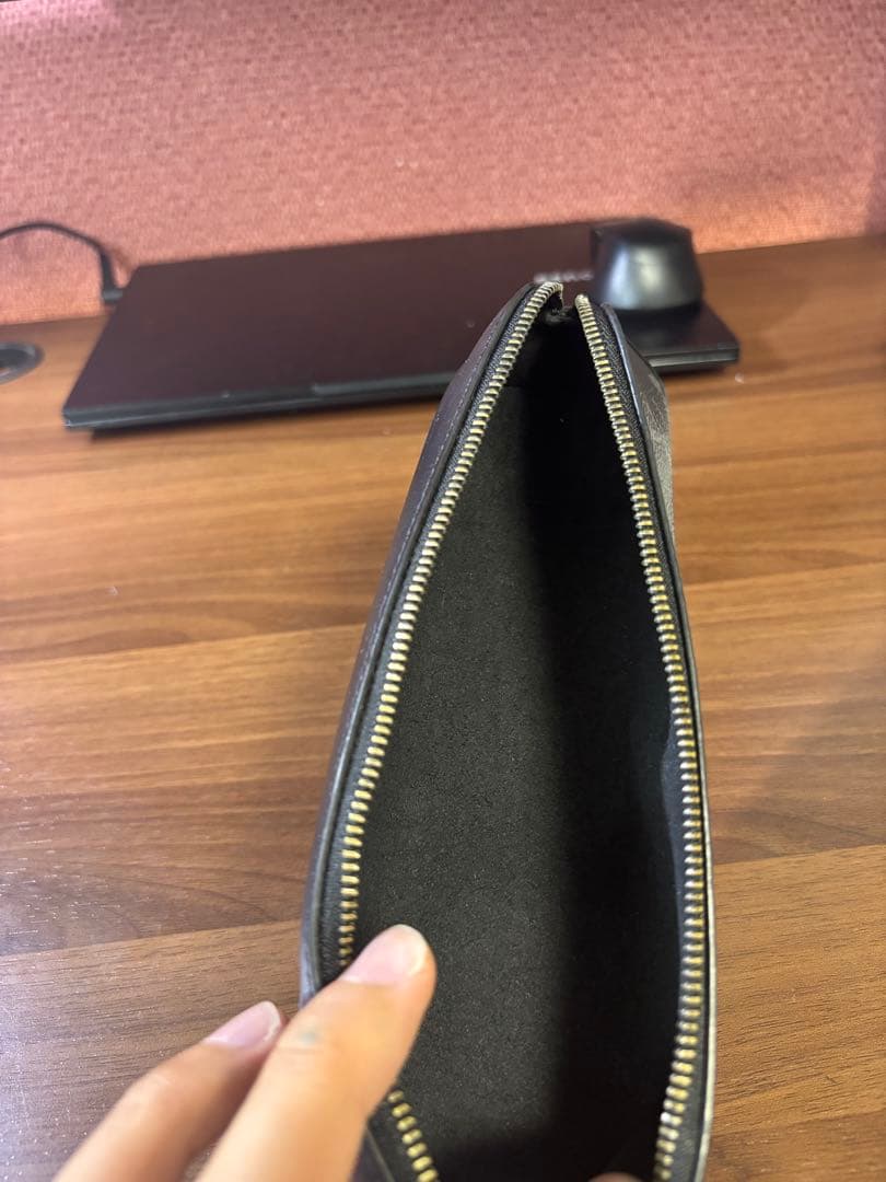 【美品】Louis Vuitton ブラックレザーペンケース