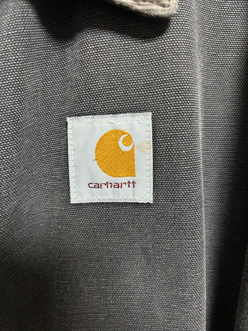年末セールCarhartt ダークグレー デトロイトジャケット Jeff刺繍付き