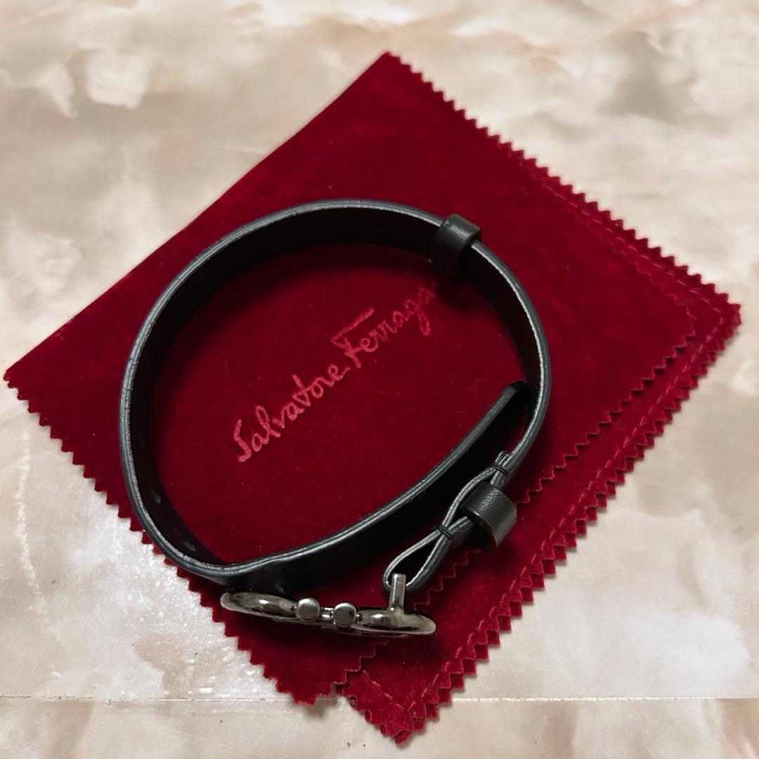 Salvatore Ferragamo ブラックレザーブレスレット