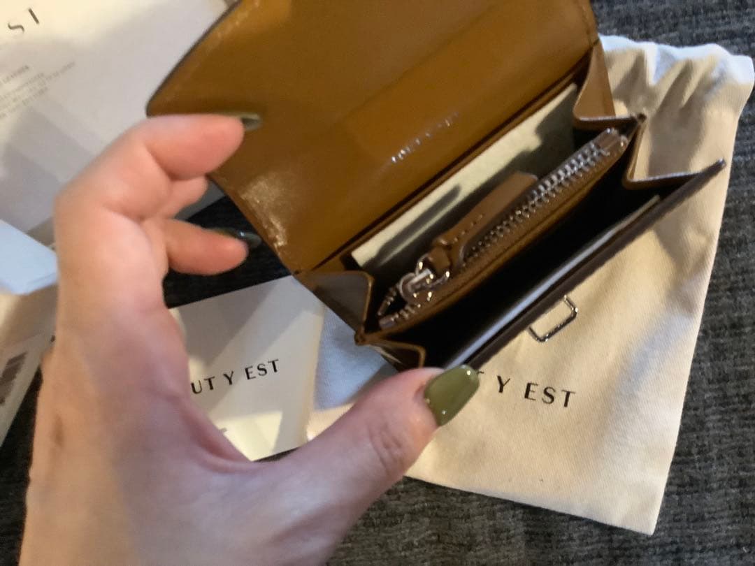 TOUT Y EST トゥティエ　ケース　財布　韓国