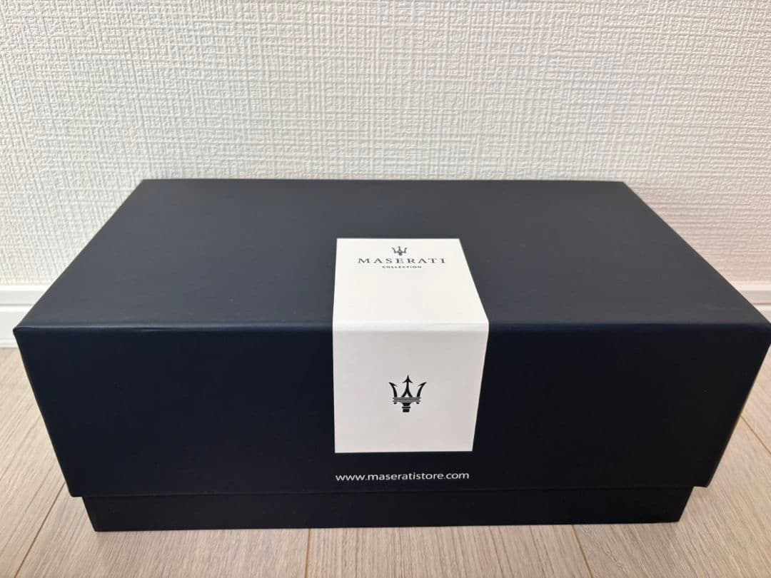 マセラティ　レヴァンテ ミニカー 1/18　ブルーパッシオーネ