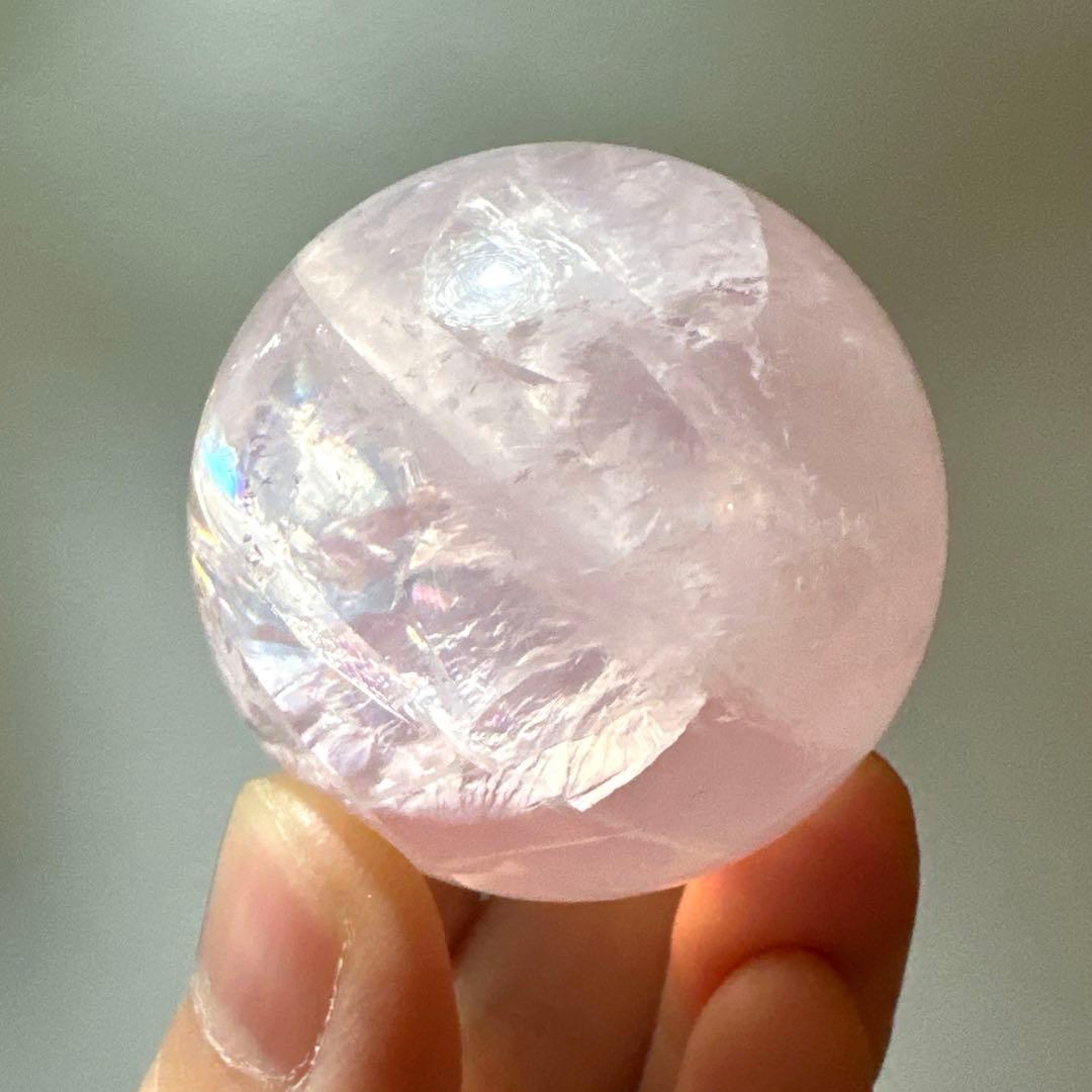 ローズクォーツ　虹　スフィア　4.0㎝　91.2 透明感　プリズム　レインボー