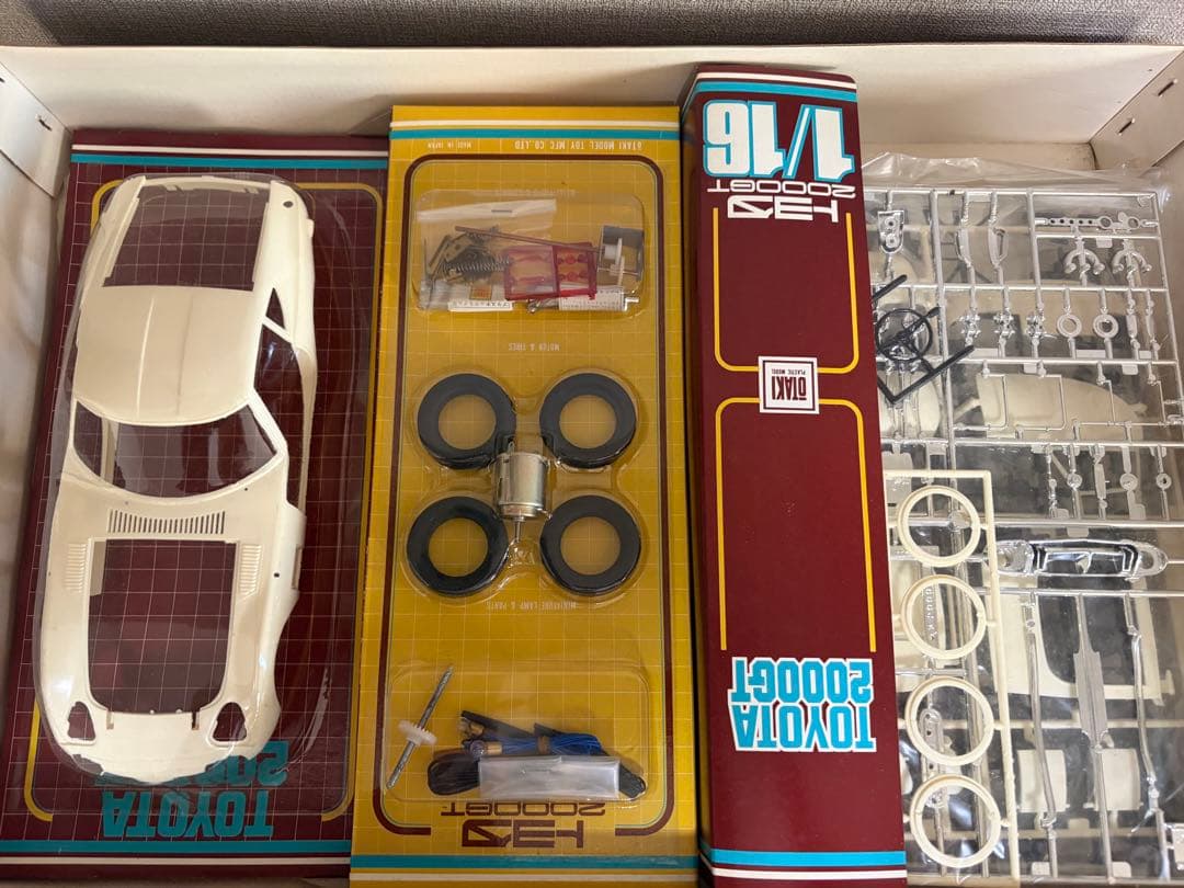 TOYOTA 2000GT 1/16 プラスチックモデルキット
