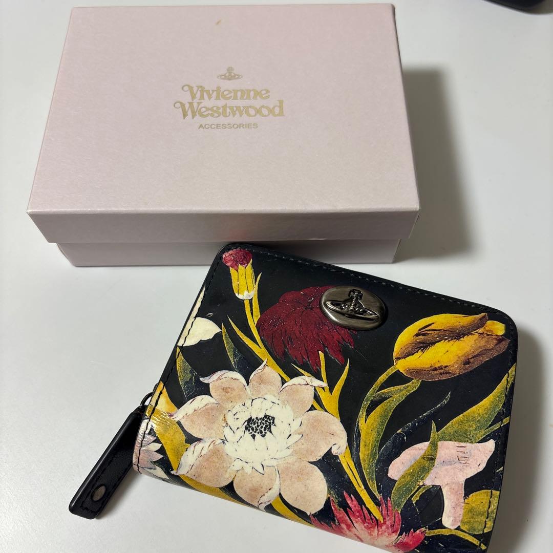 12/27取下。Vivienne Westwood 二つ折り財布 花柄 総柄