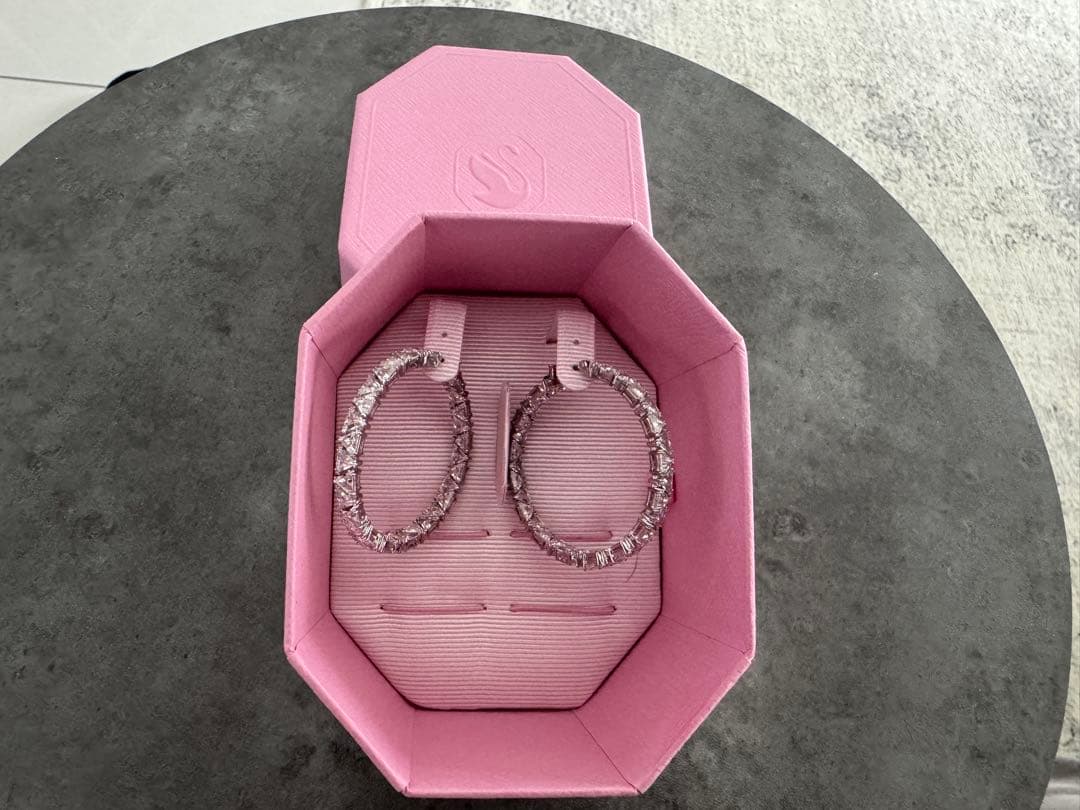 スワロフスキー　Ortyxトライアングルカット　フープピアス