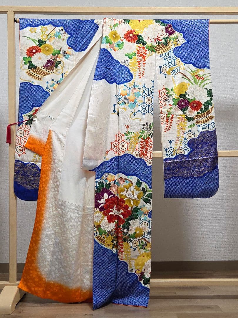 B 美品 豪華 雲取花模様 金駒刺繍 金彩 絞り 正絹 振袖 成人式 着物