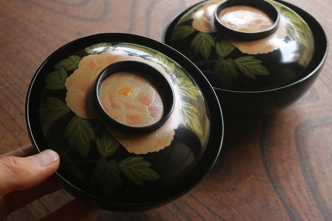 時代逸品！上質黒漆に優美な牡丹見返し蜂蒔絵の映えるお椀2点（検輪島塗蒔絵椀雑煮椀