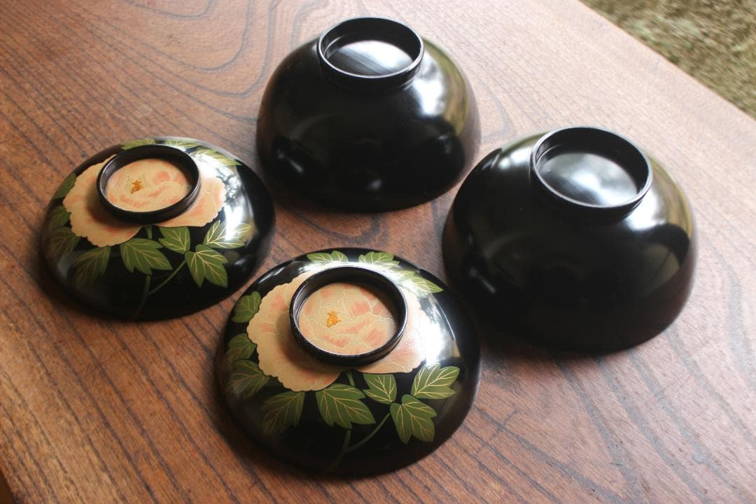 時代逸品！上質黒漆に優美な牡丹見返し蜂蒔絵の映えるお椀2点（検輪島塗蒔絵椀雑煮椀