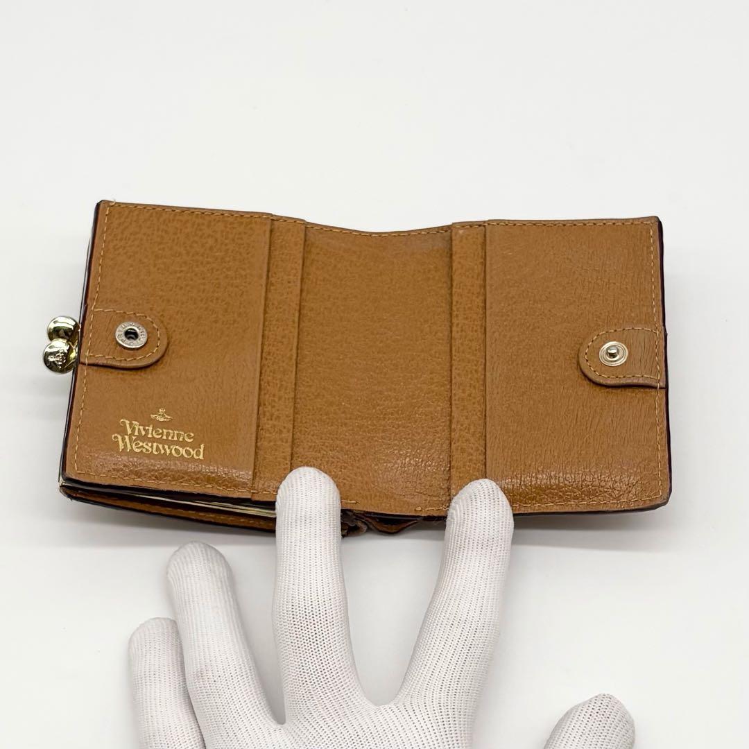 【極美品】ヴィヴィアンウエストウッド レザー 二つ折り財布 オーブ 型押し ロゴ