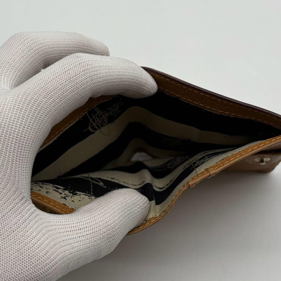 【極美品】ヴィヴィアンウエストウッド レザー 二つ折り財布 オーブ 型押し ロゴ