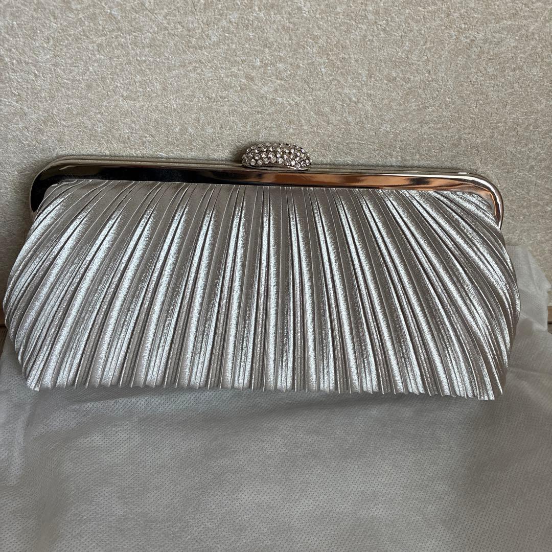 c*o様 【✨美品✨】シルバー プリーツデザイン クラッチバッグ　パーティ
