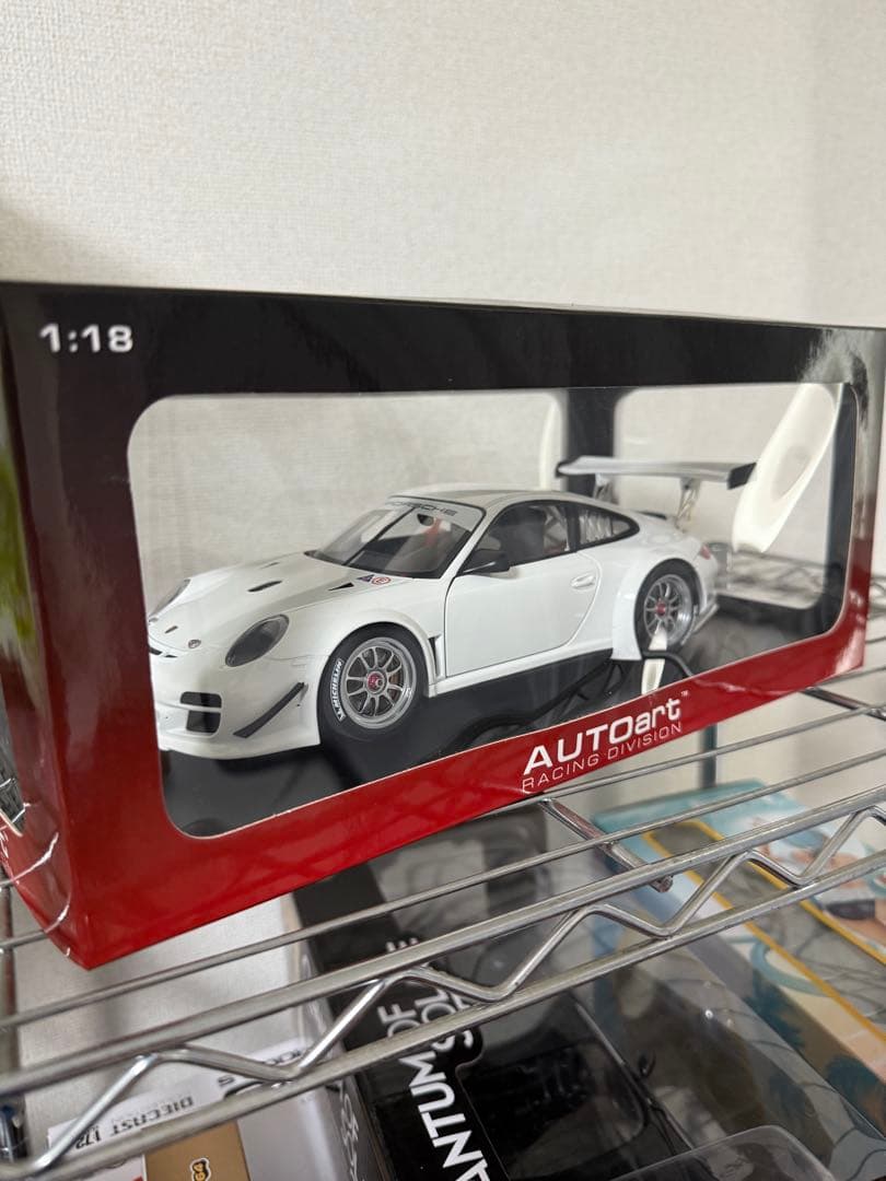 希少　1/18 オートアート　ポルシェ911GT3R 2010