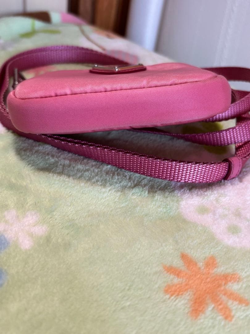 PRADA プラダ ポーチ 小物入れ ピンク ストラップ付き