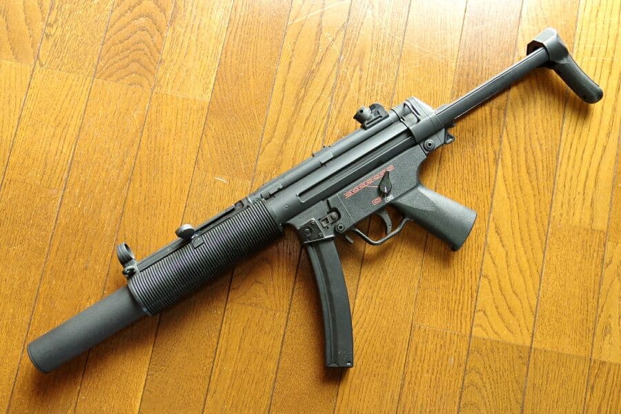 東京マルイ H&K MP5 SD6 200連射マガジン、純正バッテリー＆充電器付