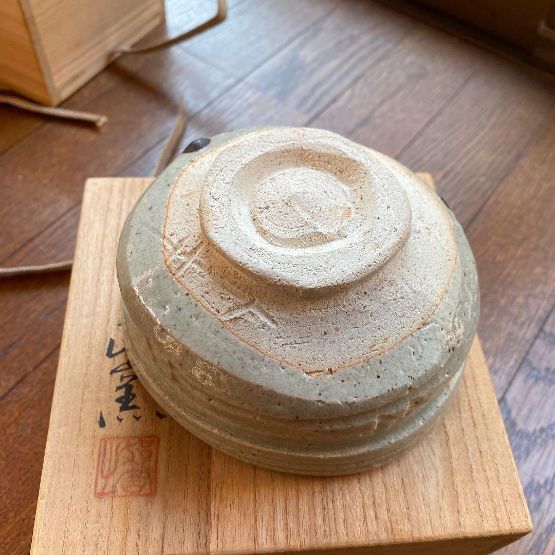 織部　沓形茶碗