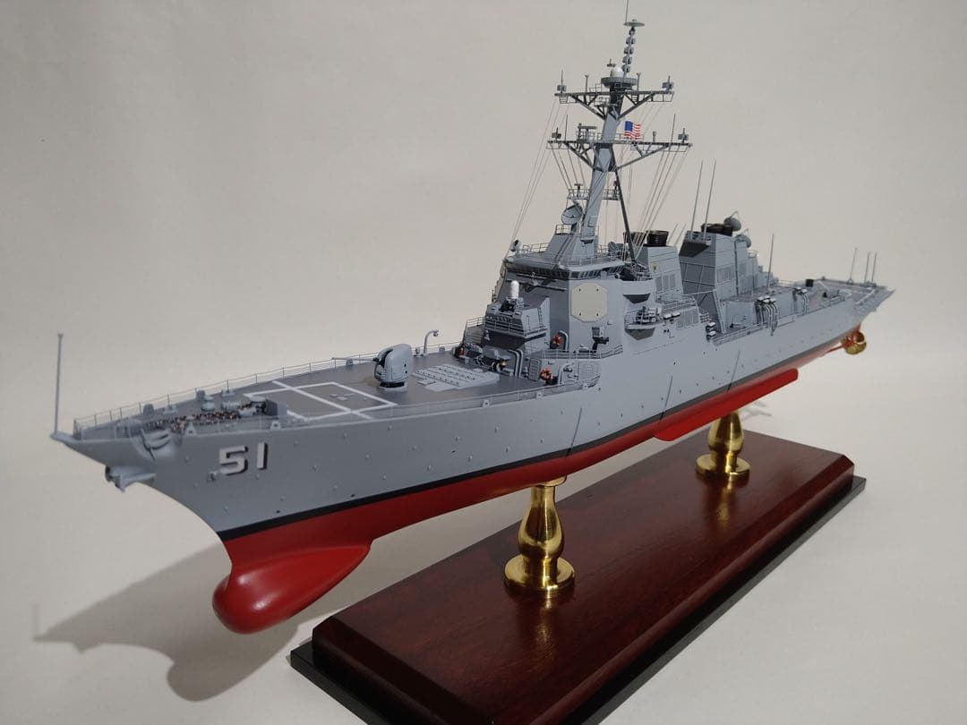 トランペッター製 1/350 DDG51 USS アーレイ・バーク ケース付