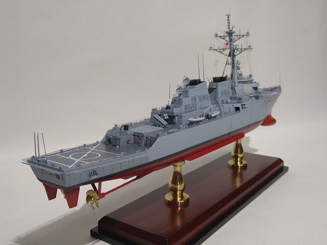 トランペッター製 1/350 DDG51 USS アーレイ・バーク ケース付