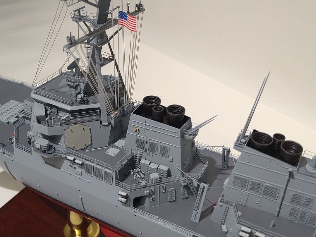 トランペッター製 1/350 DDG51 USS アーレイ・バーク ケース付