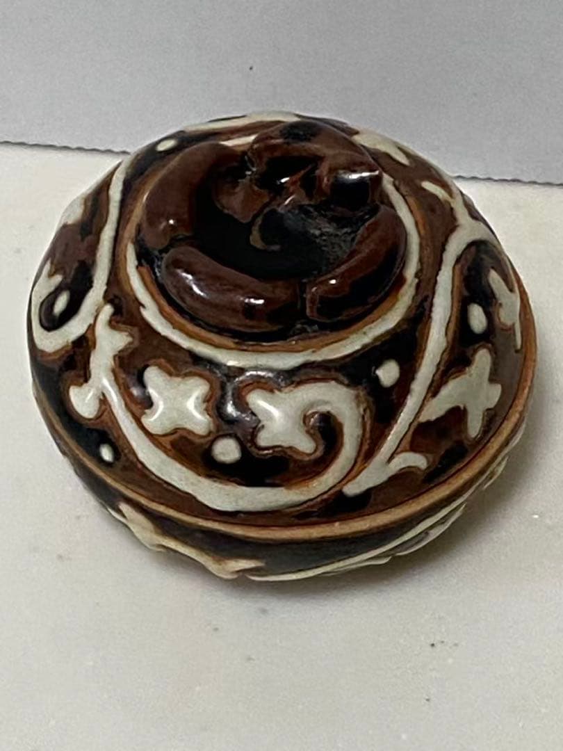 中国美術 磁州窯 白褐釉唐草文 柿香合 唐物 希 少品 古玩