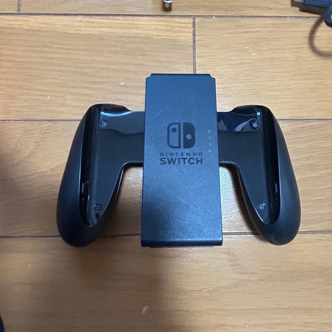 バ*リ様 【美品】 NintendoSwitch 2017 本体