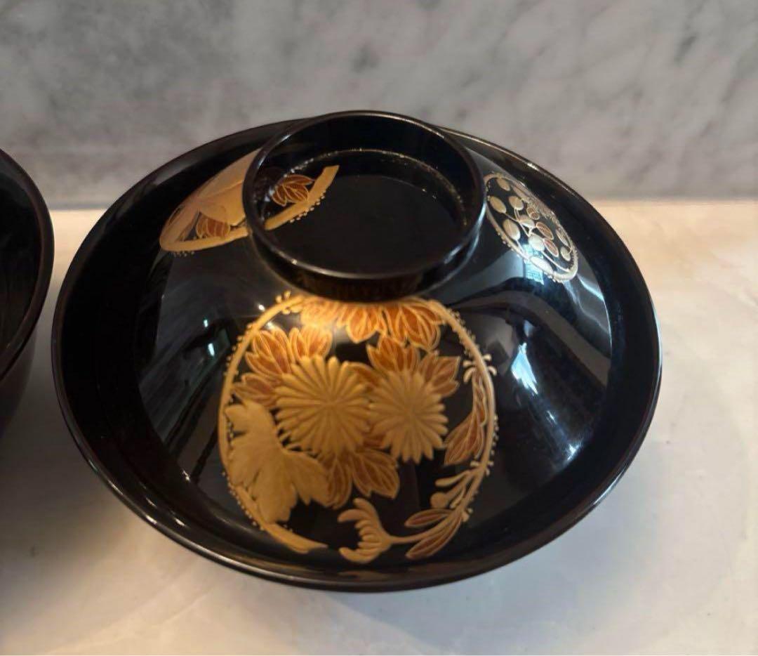 芸術的な蝶々とふんだんに使われた金彩が美しい豪華絢爛な木製輪島漆塗りお椀2客