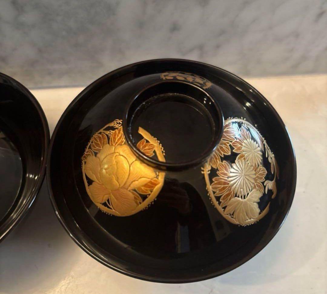 芸術的な蝶々とふんだんに使われた金彩が美しい豪華絢爛な木製輪島漆塗りお椀2客