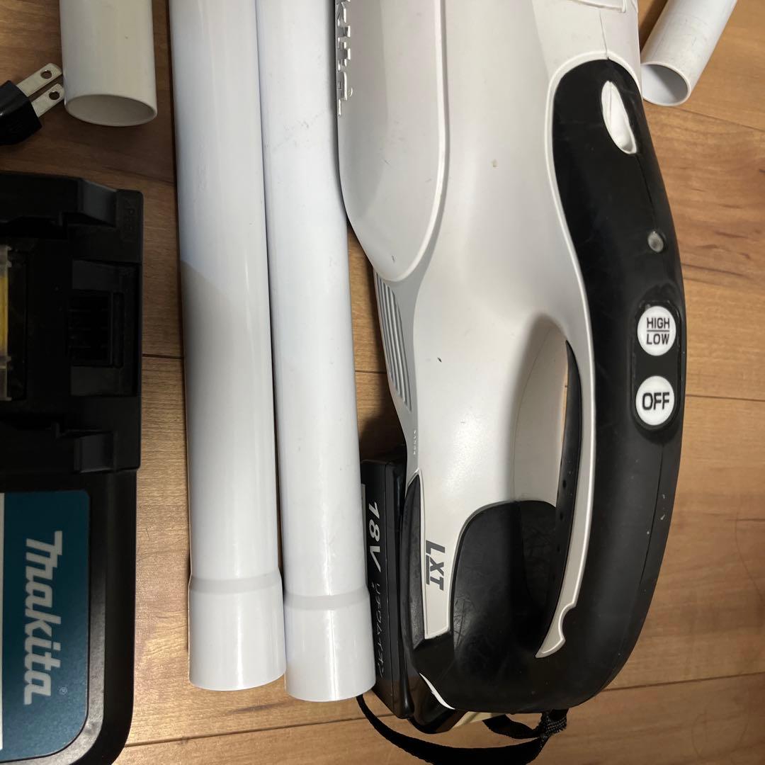 Makita cl182fd 紙パックタイプ　充電器付き 中古　動作確認済