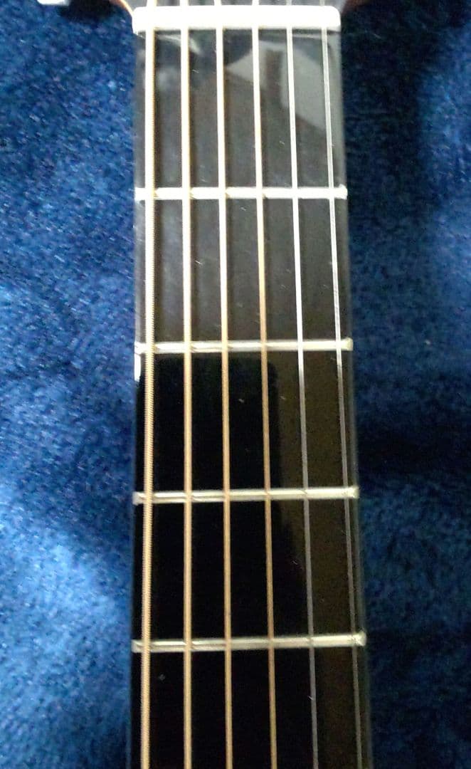 初心者用オーダーメイドギター 光でコード進行が表示されます