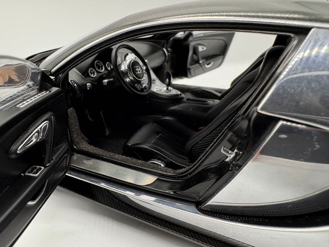 オートアート AUTOart 1/18 BUGATTI 16.4 VEYRON