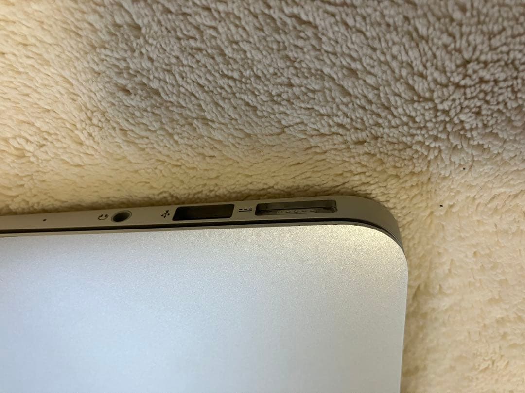 Apple MacBook Air 2017 シルバー 充電器付 256KB