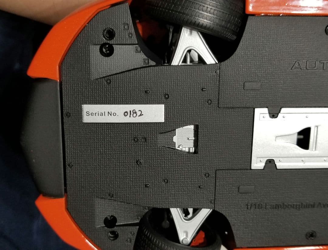 オートアート 1/18 ランボルギーニ アヴェンタドール　LP700-4