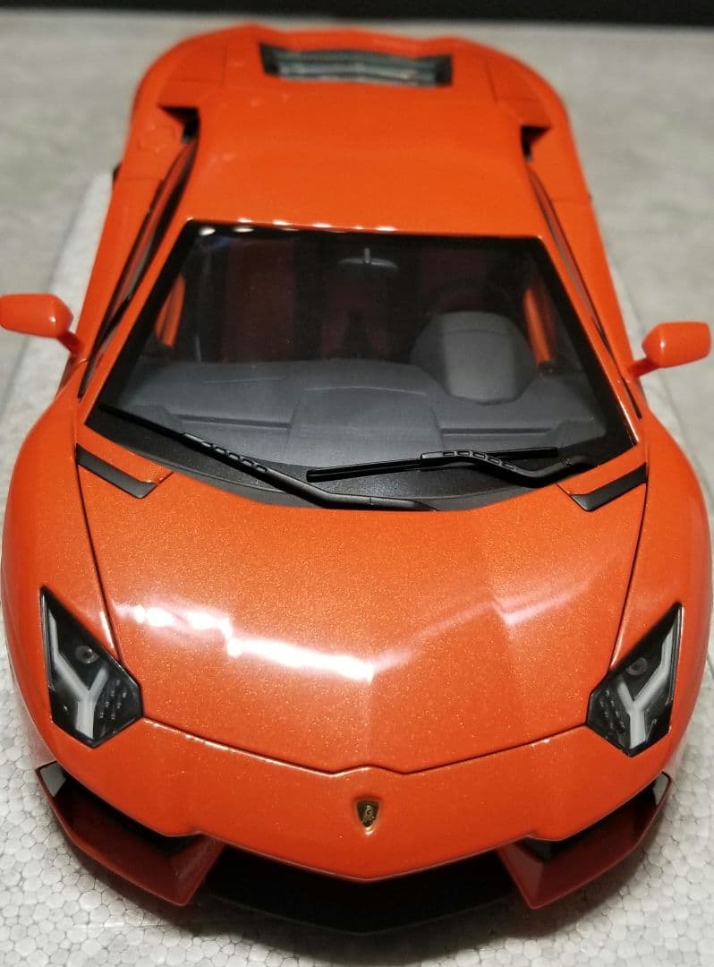 オートアート 1/18 ランボルギーニ アヴェンタドール　LP700-4